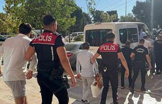 Manisa’daki emlak ofisinde çıkan silahlı kavgada...