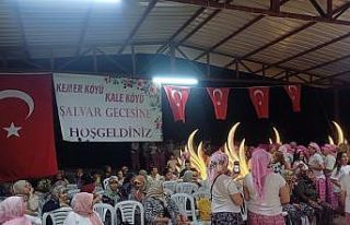 Manisa’nın tarihi mahallesi şalvar gecesiyle şenlendi