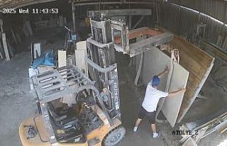 Mermer tablanın altında kalan 19 yaşındaki genç...