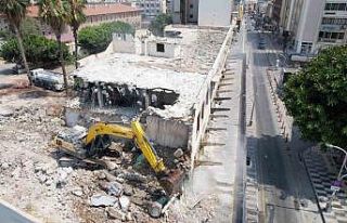 Mersin’de eski öğretmenevinin yıkımı gerçekleştirildi