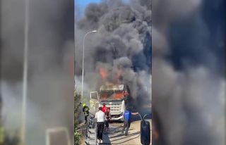 Mersin’de tır alev alev yandı