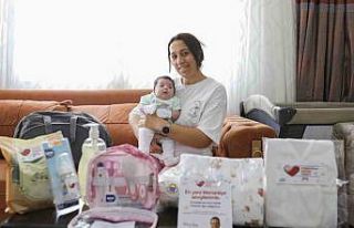 Mersin’de yeni doğan bebeklere ilk hediye belediyeden