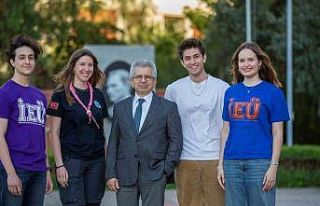 Mezunları, İzmir Ekonomi’yi unutmadı