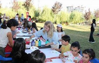 Midyat’ta 100’den fazla çocuk sanatla buluşarak...
