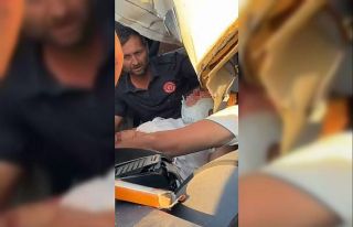 Minibüs park halindeki tıra çarptı: 1 yaralı