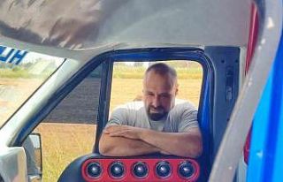 Minibüse yaptığı ses sistemi kulaklarını dans...