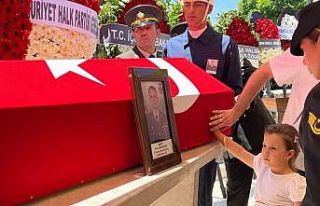 Minik Deniz’den şehit babasına son bakış