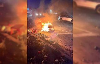 Motosiklet alev topuna döndü, sürücü yanarak...