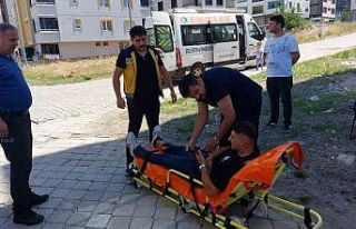 Motosiklet ile hasta servis minibüsü çarpıştı:...