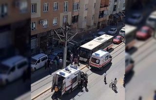 Motosiklet yayaya çarptı: 2 yaralı