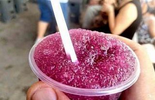 Muğla’da sıcaktan bunalan vatandaşlar kar helvasıyla...