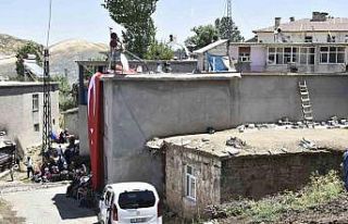 Mutki’de şehidin evine Türk bayrağı asıldı