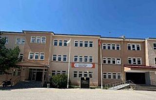 Nevzat Karabağ Anadolu Lisesi başarılara imza atıyor