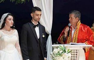 Nikahlarını belediye başkanı kıydı, şahitleri...