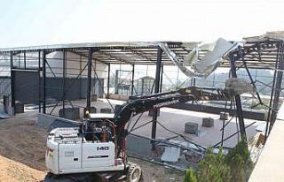 Nilüfer’de iki kaçak yapı yıkıldı