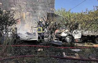 Odunlukta çıkan yangın, apartman ve kamyonete sıçradı