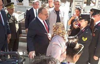 Oğlunun mezarına sarılamayan şehit annesi Şengüroğlu:...