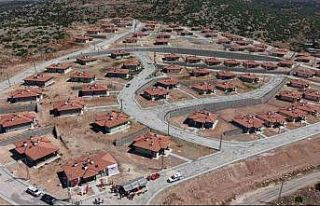 Osmaniye’de villa tipi köy evleri depremzedelerin...