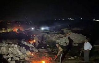 Otluk alanda çıkan yangın saman balyalarına sıçradı