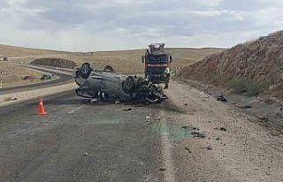 Otomobil devrildi, 5 kişi yaralandı