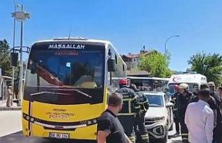 Otomobil, halk otobüsüne çarptı: 1 yaralı