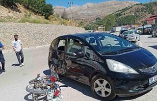 Otomobil ile motosiklet çarpıştı: 2 yaralı