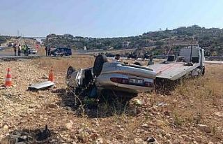 Otomobil karşı şeride geçip takla attı: 1 ölü,...