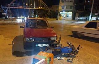 Otomobil motosiklete çarptı, o anlar kamerada