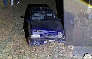 Otomobil şarampole uçup trafoya çarptı: Kazayı...