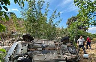 Otomobil uçuruma yuvarlandı: 5 yaralı