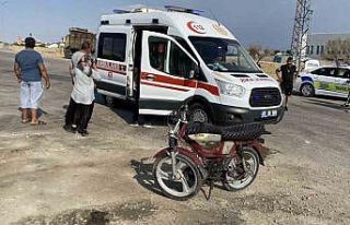 Otomobille çarpışan motosiklet sürücüsü yaralandı