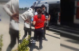 Otomobille motosiklet çarpıştı: 2 yaralı