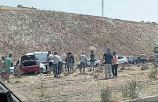 Otomobiller çarpıştı: 7 yaralı