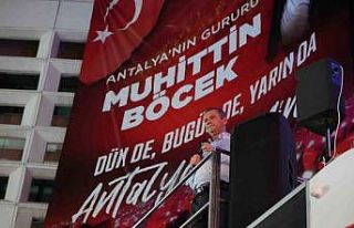 Özgür Özel’den Antalya’da miting