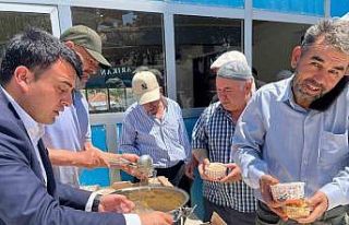 Özükavak beldesinde aşure ikramı yapıldı