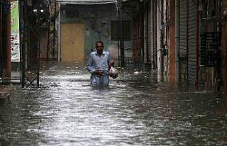 Pakistan’daki sellerde son 24 saatte 63 kişi hayatını...