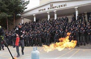 Polis adaylarına yangın eğitimi