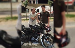 Polis motosiklet sürücüsünü bu sözlerle uyardı