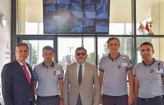 Rektör Kaplancıklı, güvenlik görevlileriyle bir...