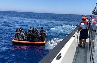 Sahil Güvenlik, geri itilen 24 göçmeni kurtardı