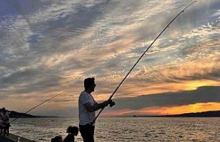 Sahilde şenlik, denizde yarış