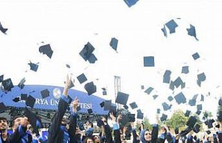 Sakarya Üniversitesi’nde mezuniyet coşkusu