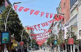 Sakarya’da cadde ve sokaklar ay-yıldızlı bayraklarla...
