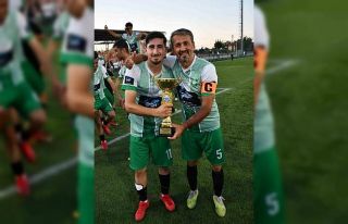 Şampiyon oldu, futbolu bıraktı