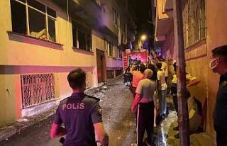 Samsun’da 3 katlı binada yangın: 3 kişi dumandan...