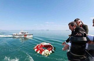 Samsun’da Kabotaj Bayramı denize çelenk bırakılarak...