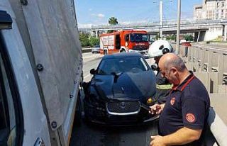 Samsun’da kamyon ile otomobil çarpıştı