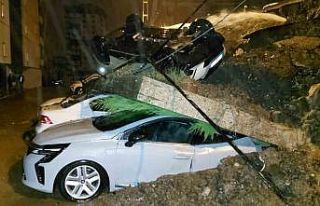 Samsun’da şiddetli yağış: İstinat duvarı araçların...