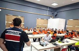 Sanayi işletmesi çalışanları jandarma ekiplerince...