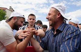 Sanayide usta, kalfa ve çıraklar bileklerini konuşturdu